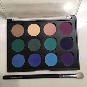 Eyeshadow Palette and brush by Coastal Scents